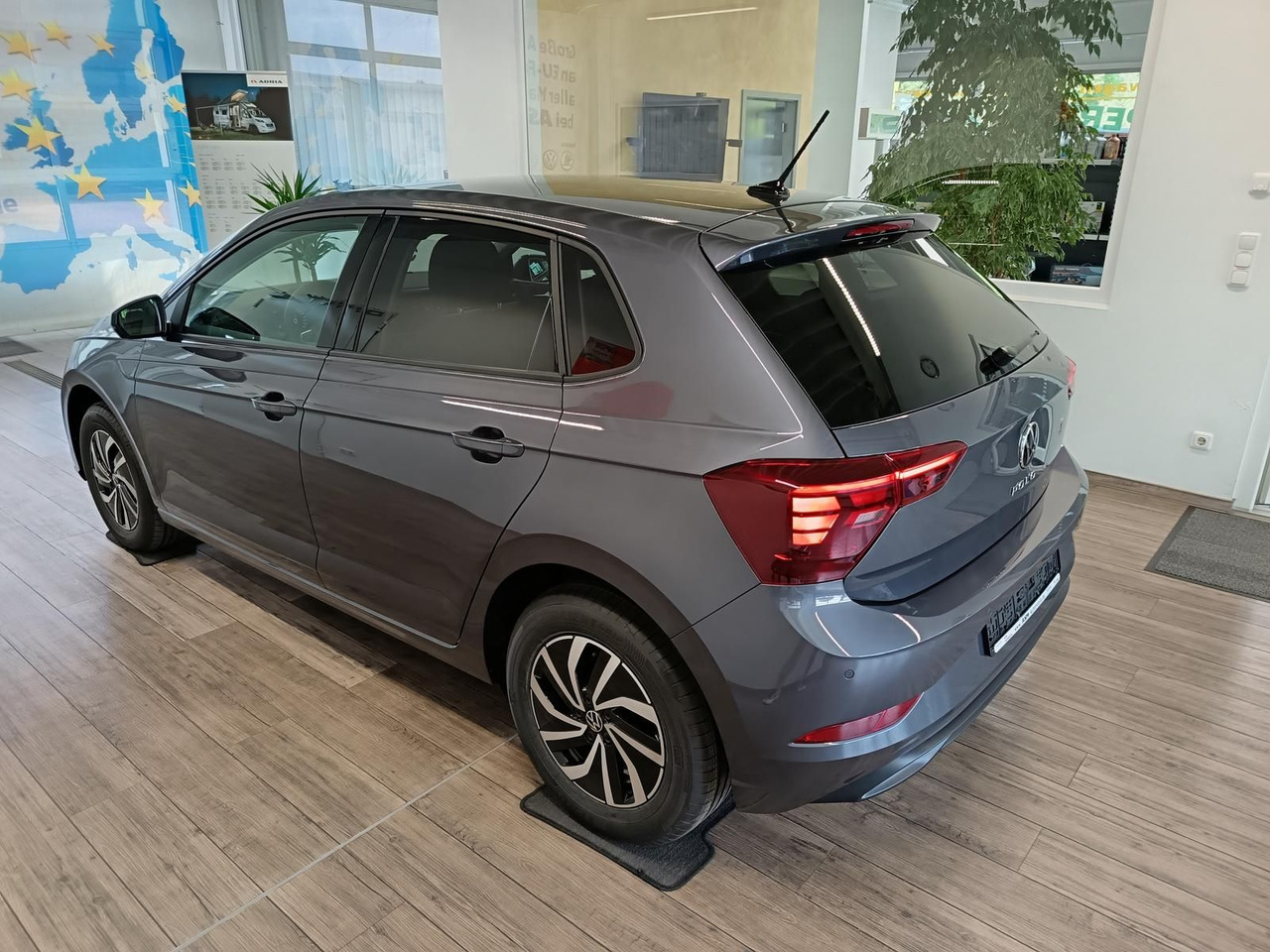 Volkswagen Polo Life 1.0 TSI 70kW DSG*LED*ACC*R-KAM*DAB*PDC - Automóvel: foto 4 Volkswagen Polo Life 1.0 TSI 70kW DSG*LED*ACC*R-KAM*DAB*PDC - Automóvel: foto 4