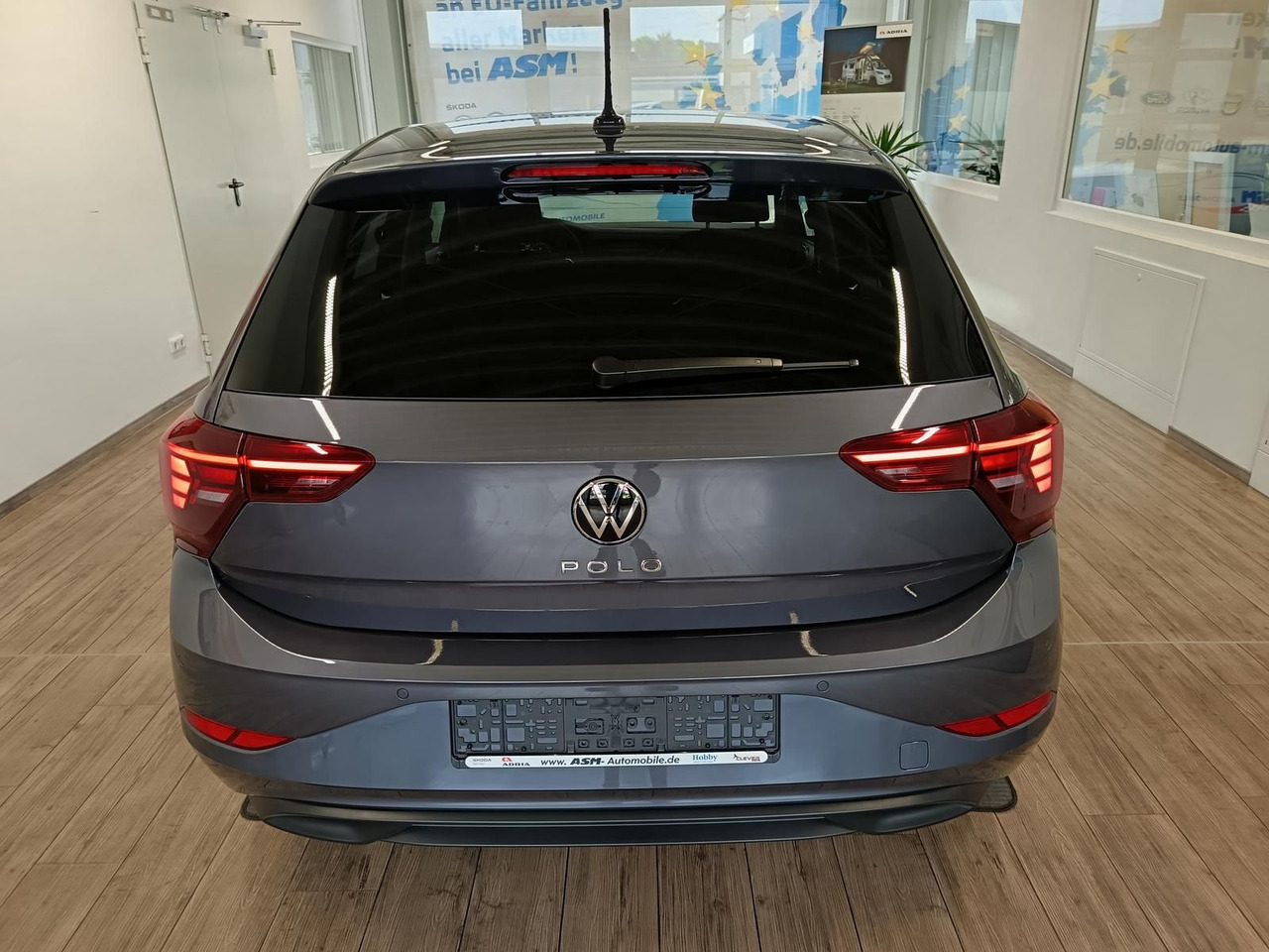 Volkswagen Polo Life 1.0 TSI 70kW DSG*LED*ACC*R-KAM*DAB*PDC - Automóvel: foto 5 Volkswagen Polo Life 1.0 TSI 70kW DSG*LED*ACC*R-KAM*DAB*PDC - Automóvel: foto 5
