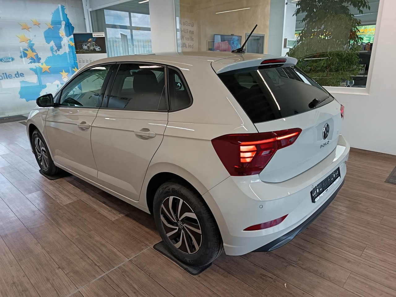 Volkswagen Polo Life 1.0 TSI 70kW DSG*LED*ACC*R-KAM*DAB*PDC - Automóvel: foto 4 Volkswagen Polo Life 1.0 TSI 70kW DSG*LED*ACC*R-KAM*DAB*PDC - Automóvel: foto 4