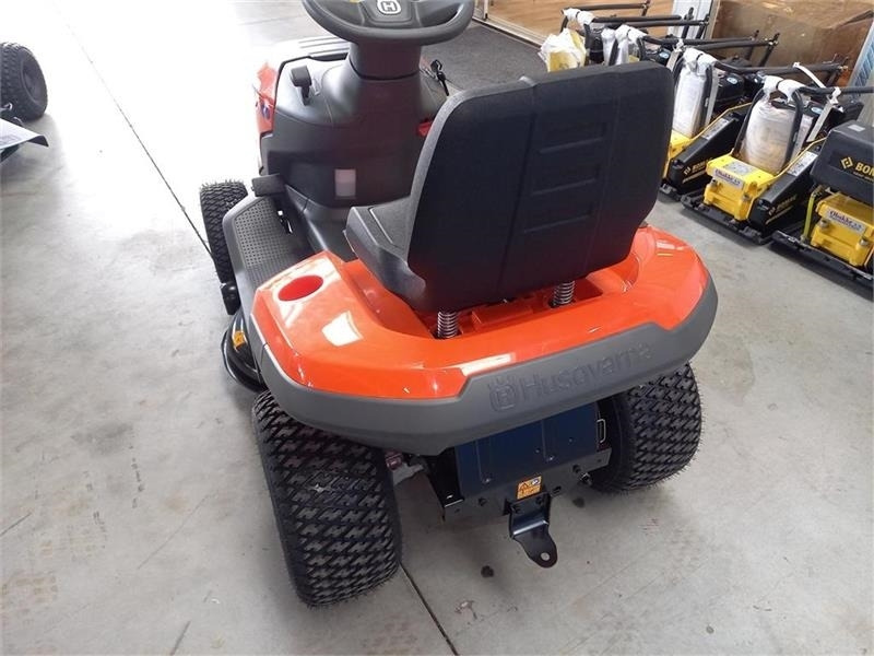 Husqvarna TS 112 - Trator municipal: foto 4 Husqvarna TS 112 - Trator municipal: foto 4