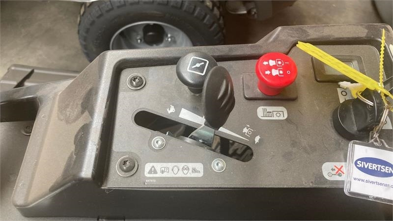 Hustler Raptor X 42 - Cortador de grama: foto 4 Hustler Raptor X 42 - Cortador de grama: foto 4