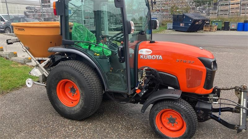 Kubota STW37 Kompakttraktor  - Trator municipal: foto 2 Kubota STW37 Kompakttraktor  - Trator municipal: foto 2