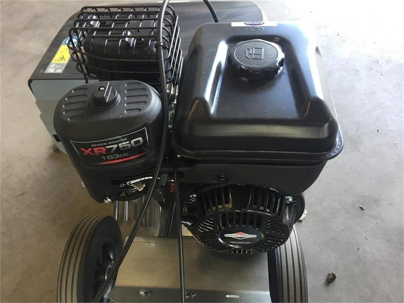 Kwern Greenbuster Pro III 8x3 Inkl. afdækningsskær - Equipamentos para jardinagem: foto 3 Kwern Greenbuster Pro III 8x3 Inkl. afdækningsskær - Equipamentos para jardinagem: foto 3