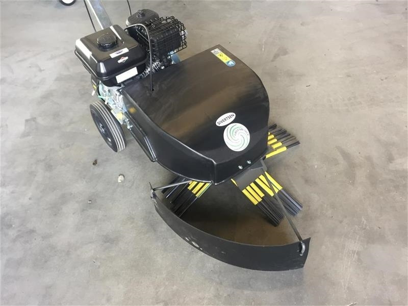 Kwern Greenbuster Pro III 8x3 Inkl. afdækningsskær - Equipamentos para jardinagem: foto 1 Kwern Greenbuster Pro III 8x3 Inkl. afdækningsskær - Equipamentos para jardinagem: foto 1