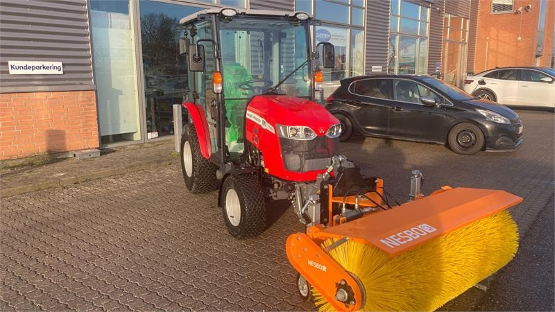 Massey Ferguson 1740 HC Frontlift/pto og 150 cm fejemaskine - Trator municipal: foto 3 Massey Ferguson 1740 HC Frontlift/pto og 150 cm fejemaskine - Trator municipal: foto 3