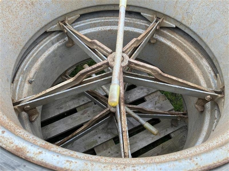 Molcon 16.9x38 5 armet bred - Pneu de Máquina agrícola: foto 2 Molcon 16.9x38 5 armet bred - Pneu de Máquina agrícola: foto 2