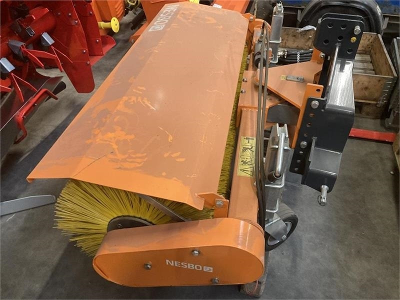 Nesbo FM 1500 P 1000H PTO - 3 pkt. 1 - Vassoura: foto 2 Nesbo FM 1500 P 1000H PTO - 3 pkt. 1 - Vassoura: foto 2