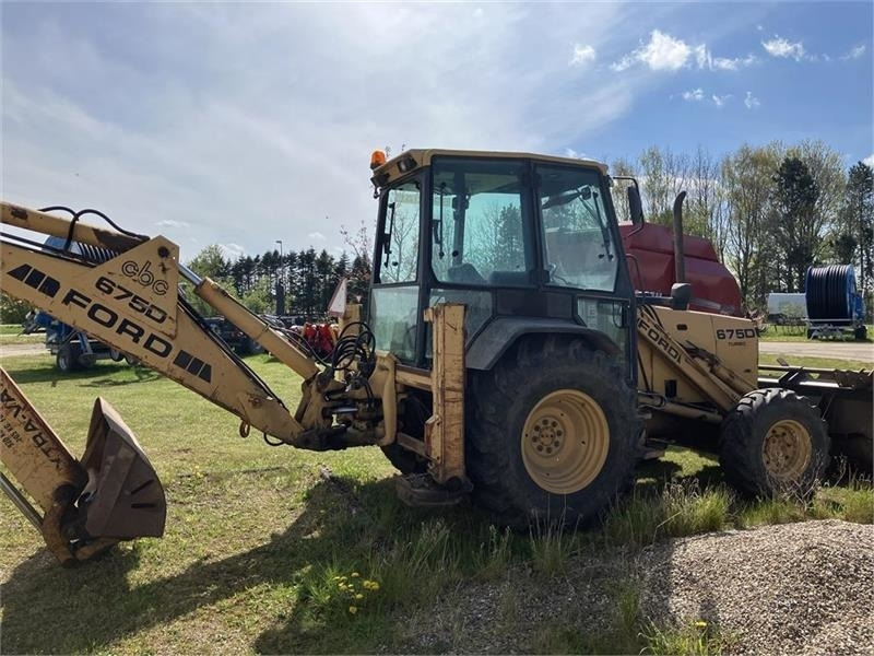 New Holland 675D - Retroescavadeira: foto 4 New Holland 675D - Retroescavadeira: foto 4