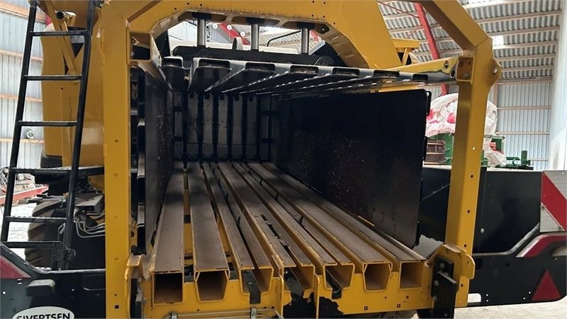 New Holland BB 1290 RC HD - Enfardadeira de fardos quadrados: foto 4 New Holland BB 1290 RC HD - Enfardadeira de fardos quadrados: foto 4