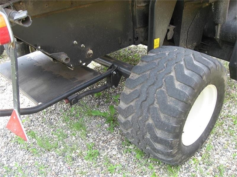 New Holland BR7070 med SUPER FEED - Enfardadeira de fardos redondos: foto 4 New Holland BR7070 med SUPER FEED - Enfardadeira de fardos redondos: foto 4