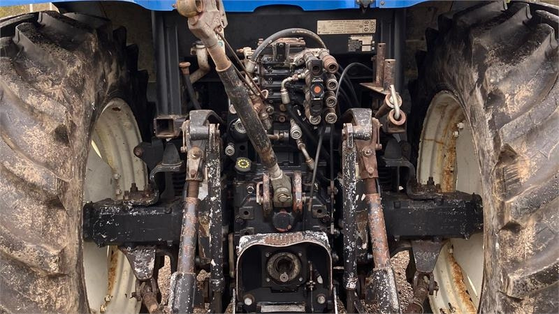 New Holland TS 115 A - Trator: foto 5 New Holland TS 115 A - Trator: foto 5