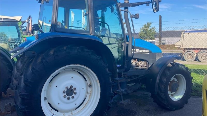 New Holland TS115 - Trator: foto 2 New Holland TS115 - Trator: foto 2