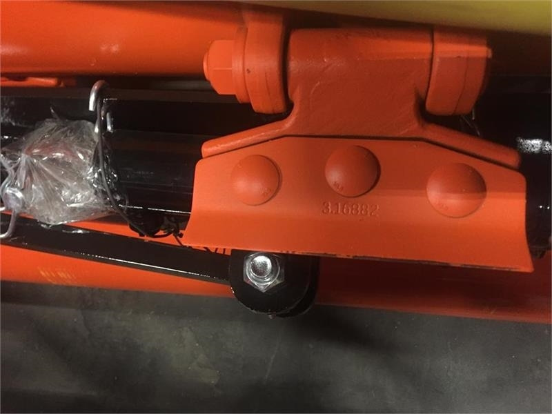 Perfect KM-300 Front og Bagmontering - Triturador de martelos: foto 4 Perfect KM-300 Front og Bagmontering - Triturador de martelos: foto 4