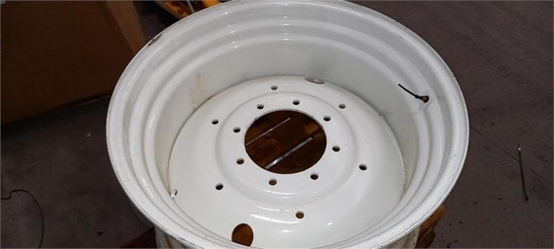 Titan Svejste fælge............ 15x30 - Pneu de Máquina agrícola: foto 2 Titan Svejste fælge............ 15x30 - Pneu de Máquina agrícola: foto 2