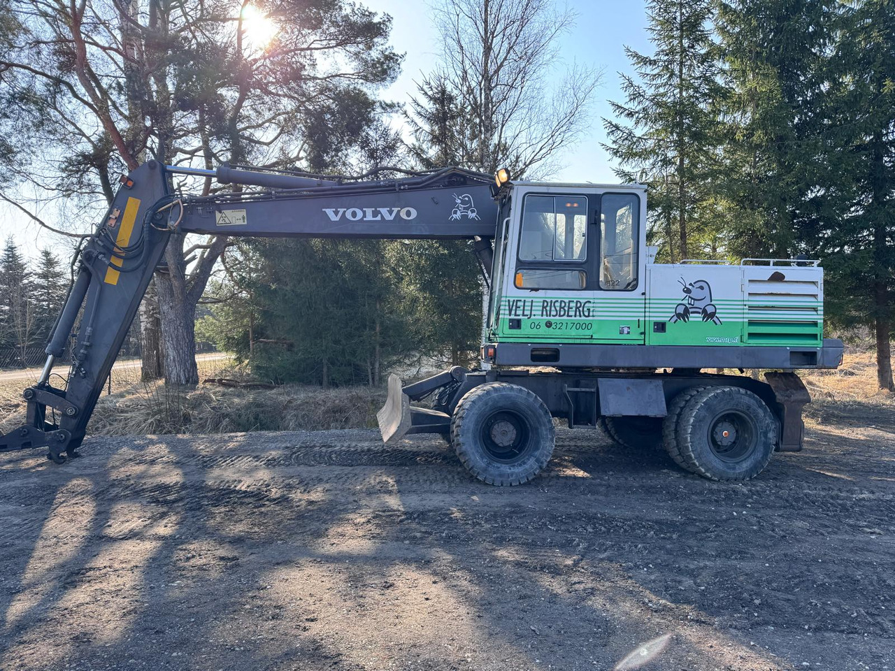 VOLVO EW200 - Escavadeira de rodas: foto 2 VOLVO EW200 - Escavadeira de rodas: foto 2