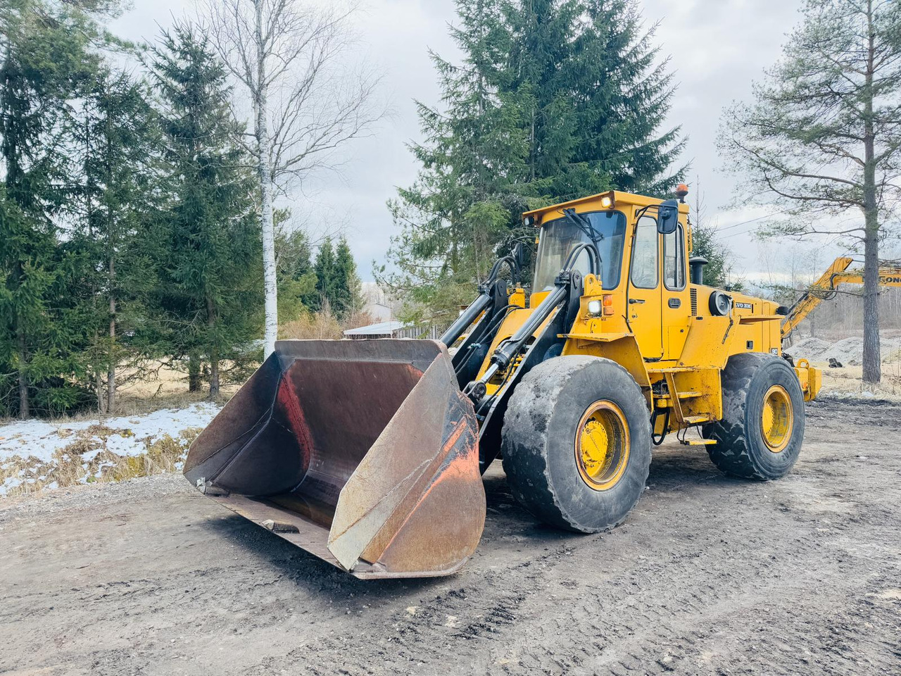VOLVO L90 - Carregadeira de rodas: foto 1 VOLVO L90 - Carregadeira de rodas: foto 1