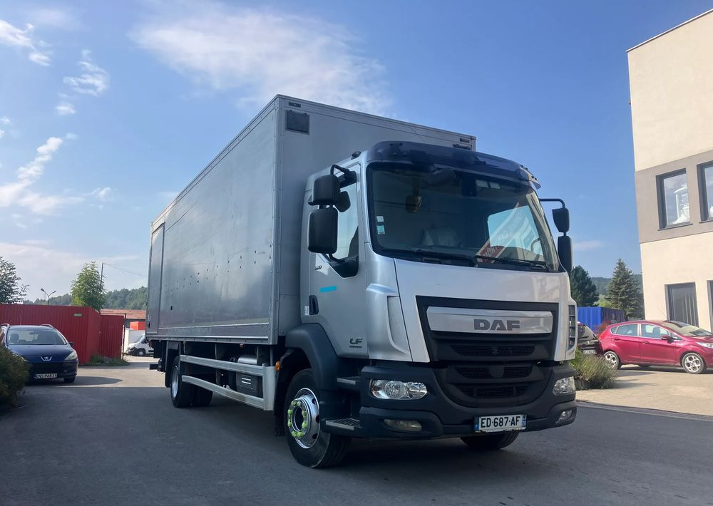 DAF DAF LF 180 kurierka kontener 18 palet - Caminhão furgão: foto 1 DAF DAF LF 180 kurierka kontener 18 palet - Caminhão furgão: foto 1