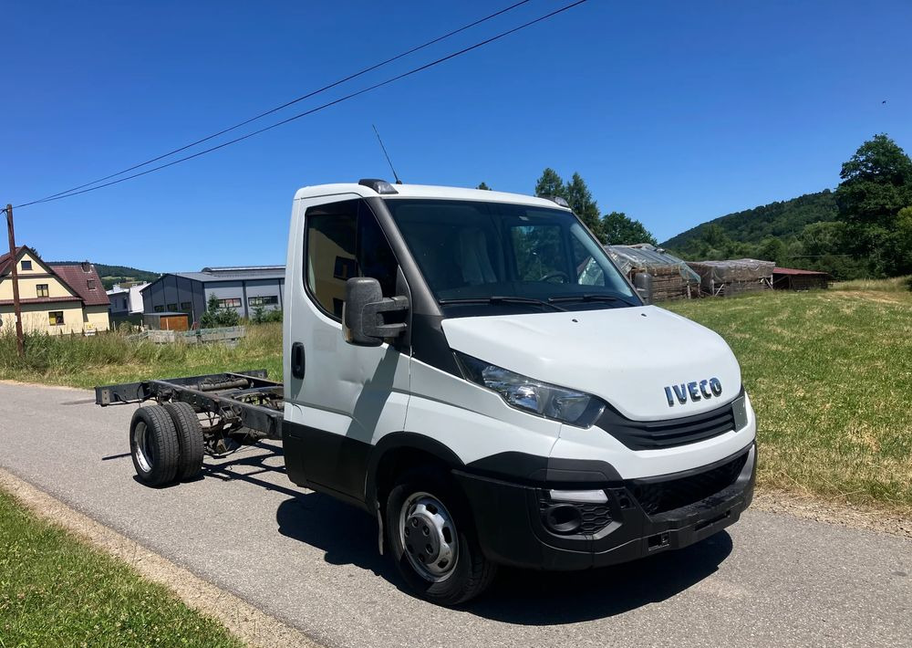 Iveco DAILY 35C13 ramo do zabudowy kiper wywrotka - Caminhão chassi: foto 2 Iveco DAILY 35C13 ramo do zabudowy kiper wywrotka - Caminhão chassi: foto 2