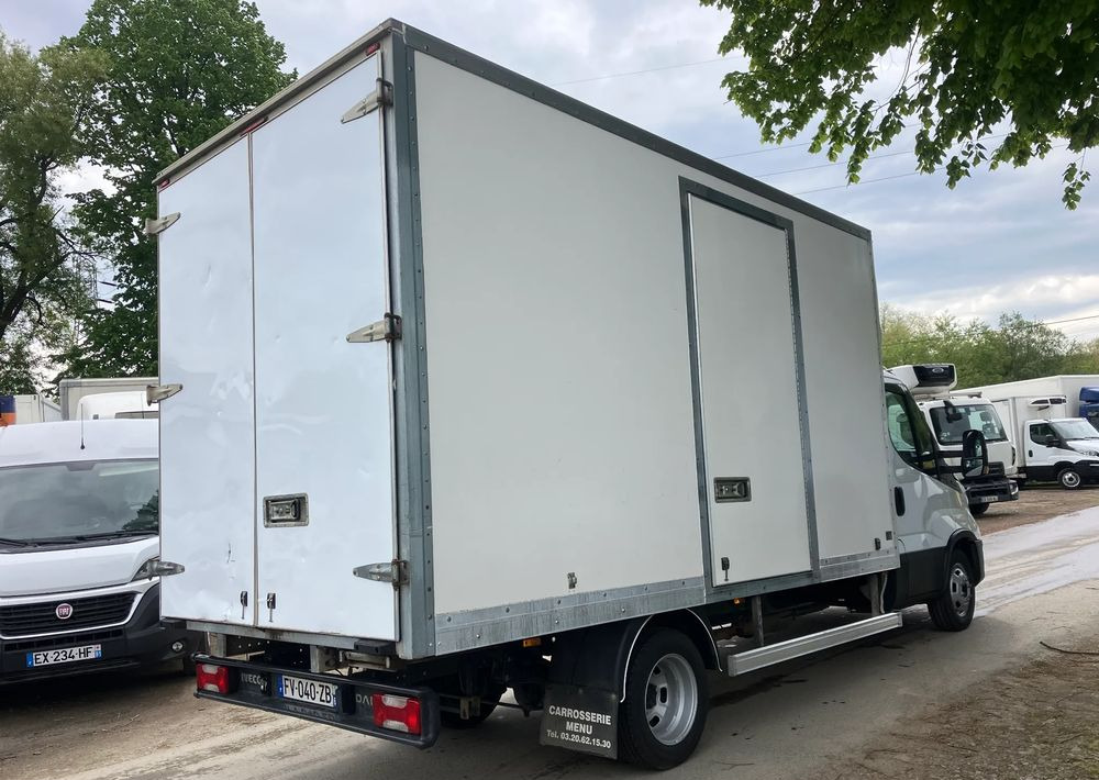 Iveco DAILY 35C16 kontener kurierka 3.0 silnik - Carrinha de contentor: foto 3 Iveco DAILY 35C16 kontener kurierka 3.0 silnik - Carrinha de contentor: foto 3