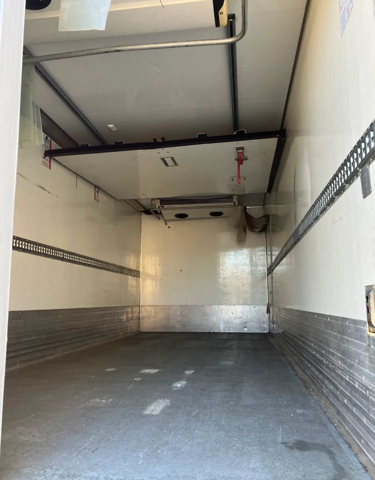 Renault Renault Midlum 220chłodnia izoterma - Caminhão frigorífico: foto 5 Renault Renault Midlum 220chłodnia izoterma - Caminhão frigorífico: foto 5