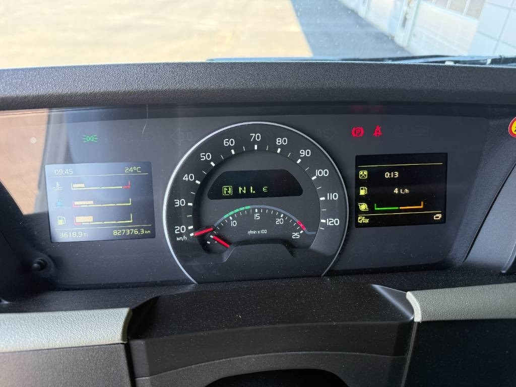 Caminhão furgão Volvo FH 540 6x2: foto 11