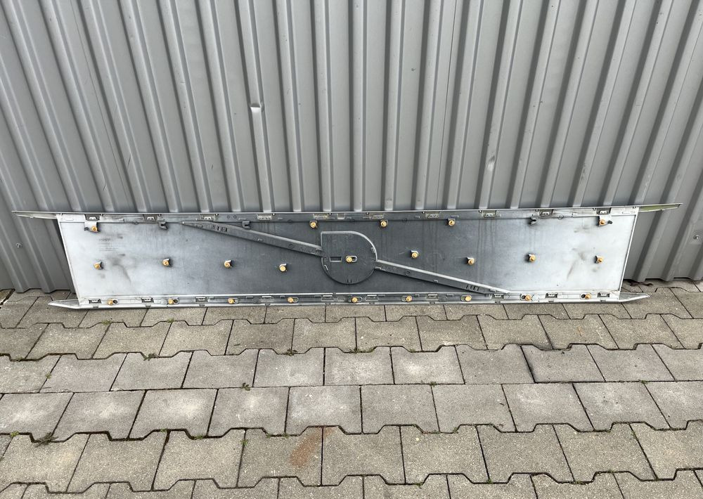 Blenda na maskę Volvo FH5 euro 6 FH 5 - Capô de Caminhão: foto 2 Blenda na maskę Volvo FH5 euro 6 FH 5 - Capô de Caminhão: foto 2