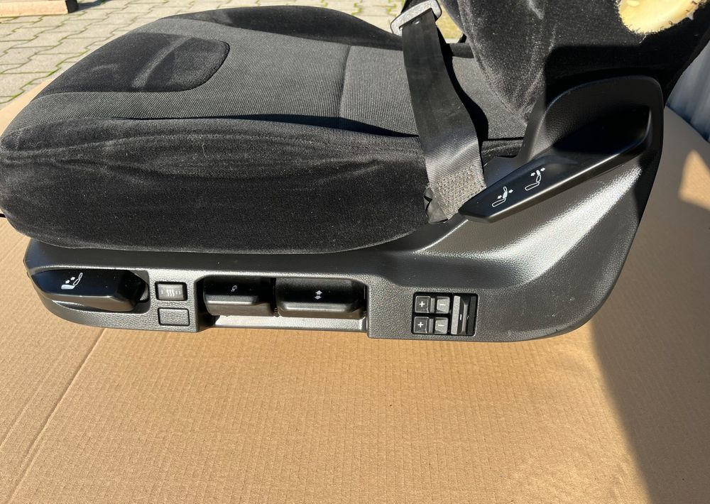 Fotel kierowcy MAN TG3 TGX nowy model siedzenie lewe - Cabine e interior de Caminhão: foto 4 Fotel kierowcy MAN TG3 TGX nowy model siedzenie lewe - Cabine e interior de Caminhão: foto 4