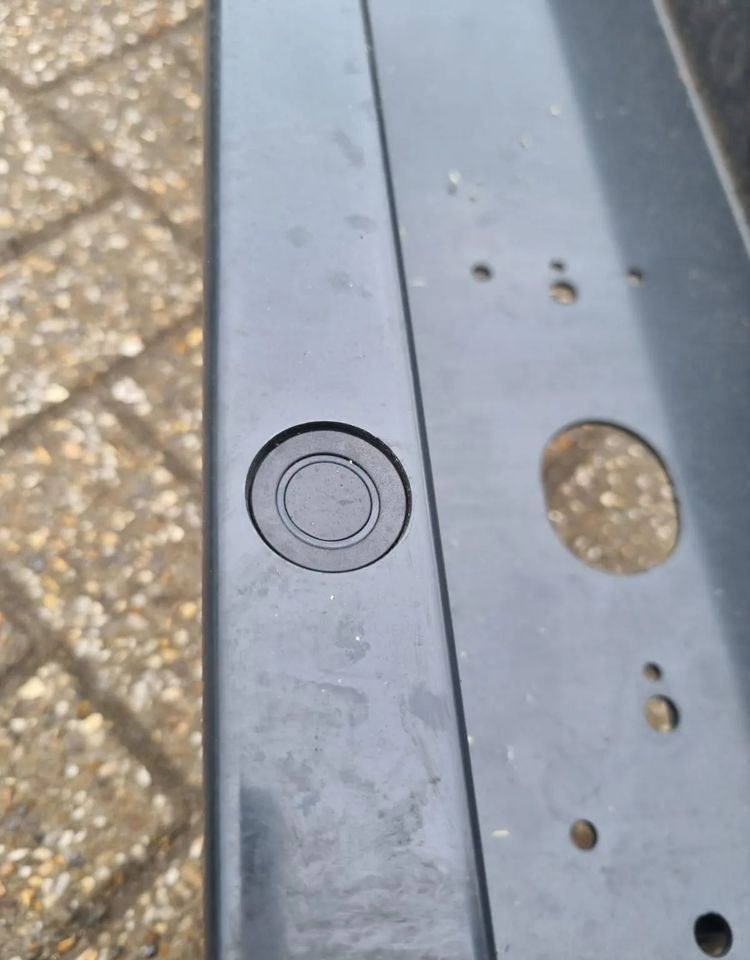 IVECO DAILY BELKA ZDERZAK TYŁ PARKTRONIC NOWY - Carroceria e exterior: foto 4 IVECO DAILY BELKA ZDERZAK TYŁ PARKTRONIC NOWY - Carroceria e exterior: foto 4