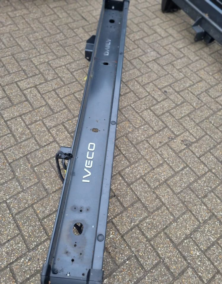 IVECO DAILY BELKA ZDERZAK TYŁ PARKTRONIC NOWY - Carroceria e exterior: foto 2 IVECO DAILY BELKA ZDERZAK TYŁ PARKTRONIC NOWY - Carroceria e exterior: foto 2