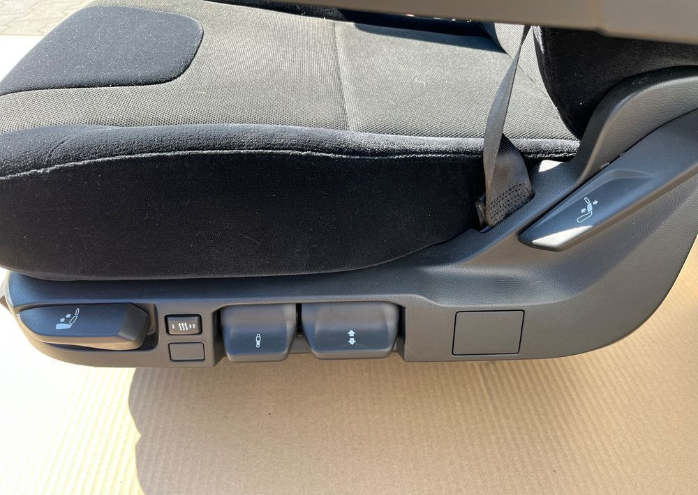 NOWY Fotel kierowcy MAN TG3 TGX nowy model siedzenie lewe - Banco de Caminhão: foto 4 NOWY Fotel kierowcy MAN TG3 TGX nowy model siedzenie lewe - Banco de Caminhão: foto 4