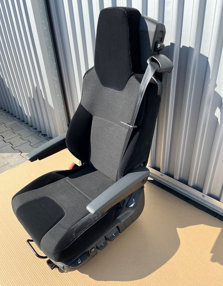 NOWY Fotel kierowcy MAN TG3 TGX nowy model siedzenie lewe - Cabine e interior de Caminhão: foto 2 NOWY Fotel kierowcy MAN TG3 TGX nowy model siedzenie lewe - Cabine e interior de Caminhão: foto 2