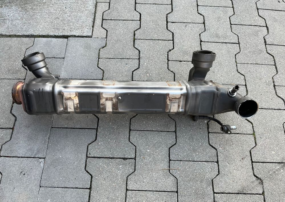 Recyrkulator spalin DAF XF 106 euro 6 lift chłodnica spalin AGR - Colector de escape de Caminhão: foto 1 Recyrkulator spalin DAF XF 106 euro 6 lift chłodnica spalin AGR - Colector de escape de Caminhão: foto 1