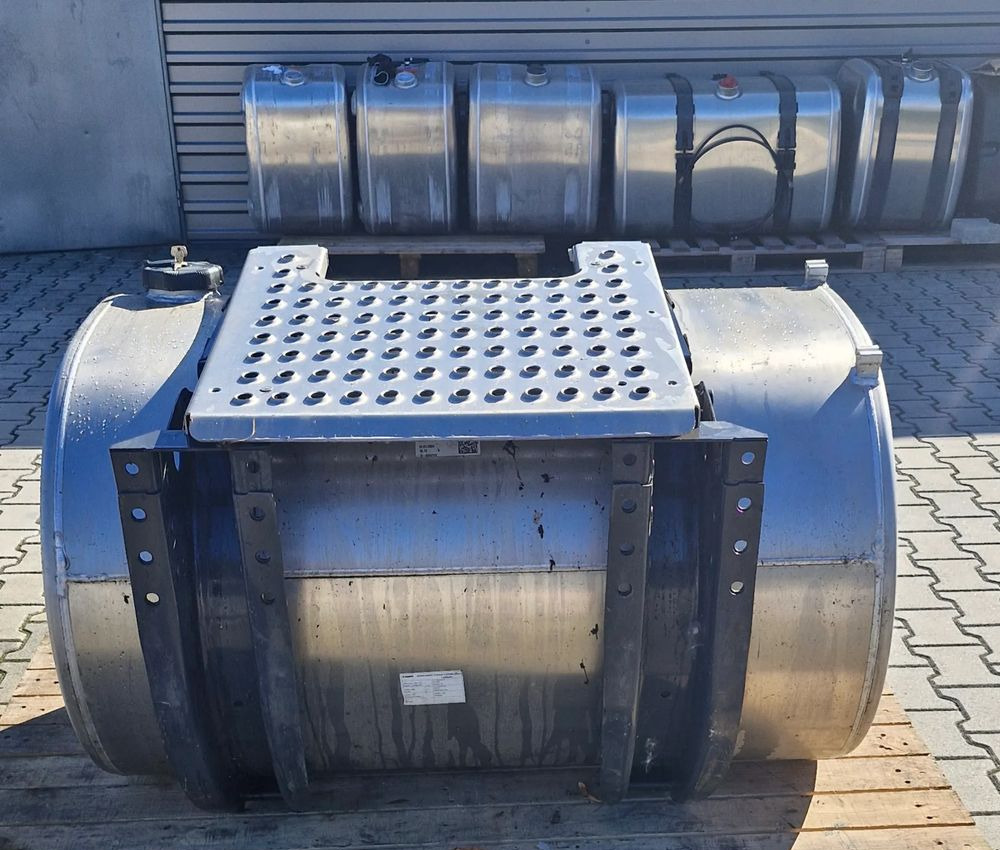 VOLVO FH4 FH5 RENAULT GAMA T ZBIORNIK PALIWA 480L - Tanque de combustível de Caminhão: foto 4 VOLVO FH4 FH5 RENAULT GAMA T ZBIORNIK PALIWA 480L - Tanque de combustível de Caminhão: foto 4