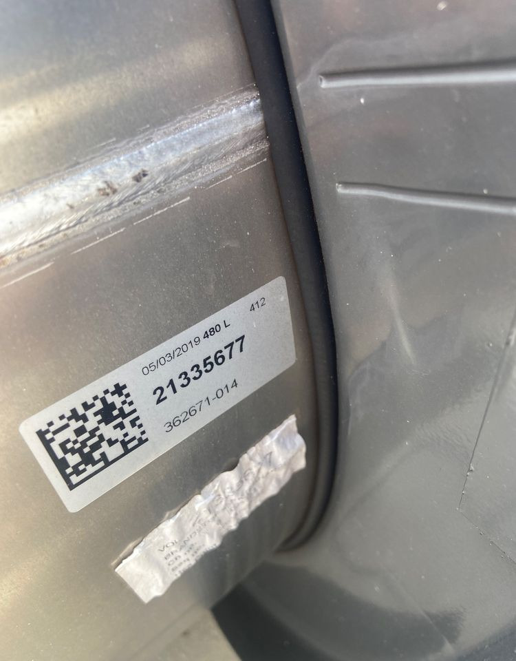 Zbiornik paliwa Volvo FH Renault 480 litrów bak jak nowy - Tanque de combustível de Caminhão: foto 4 Zbiornik paliwa Volvo FH Renault 480 litrów bak jak nowy - Tanque de combustível de Caminhão: foto 4