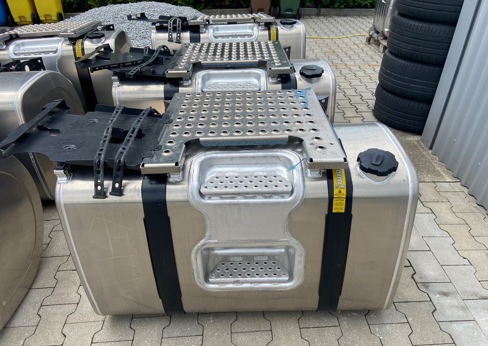 Zbiornik paliwa Volvo FH Renault 480 litrów bak jak nowy - Tanque de combustível de Caminhão: foto 1 Zbiornik paliwa Volvo FH Renault 480 litrów bak jak nowy - Tanque de combustível de Caminhão: foto 1