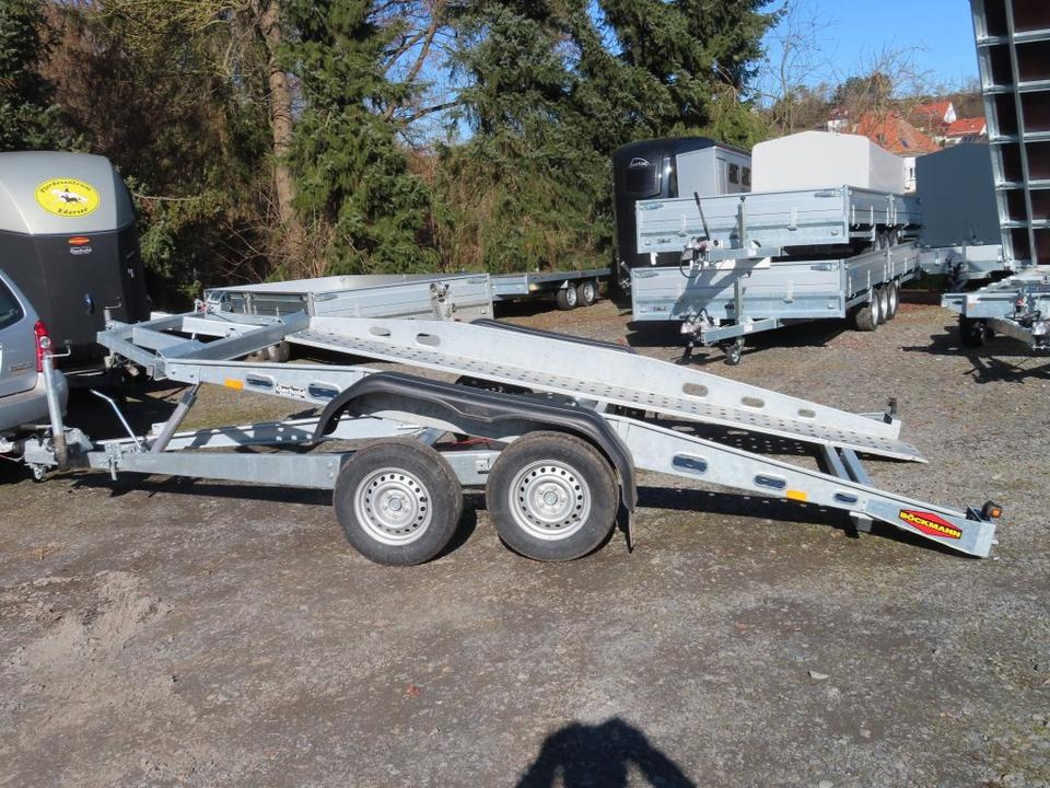 Böckmann, Autotransporter, 2,7 to. kippbar, 100 km, PKW Anhänger - Reboque transporte de veículos: foto 1 Böckmann, Autotransporter, 2,7 to. kippbar, 100 km, PKW Anhänger - Reboque transporte de veículos: foto 1