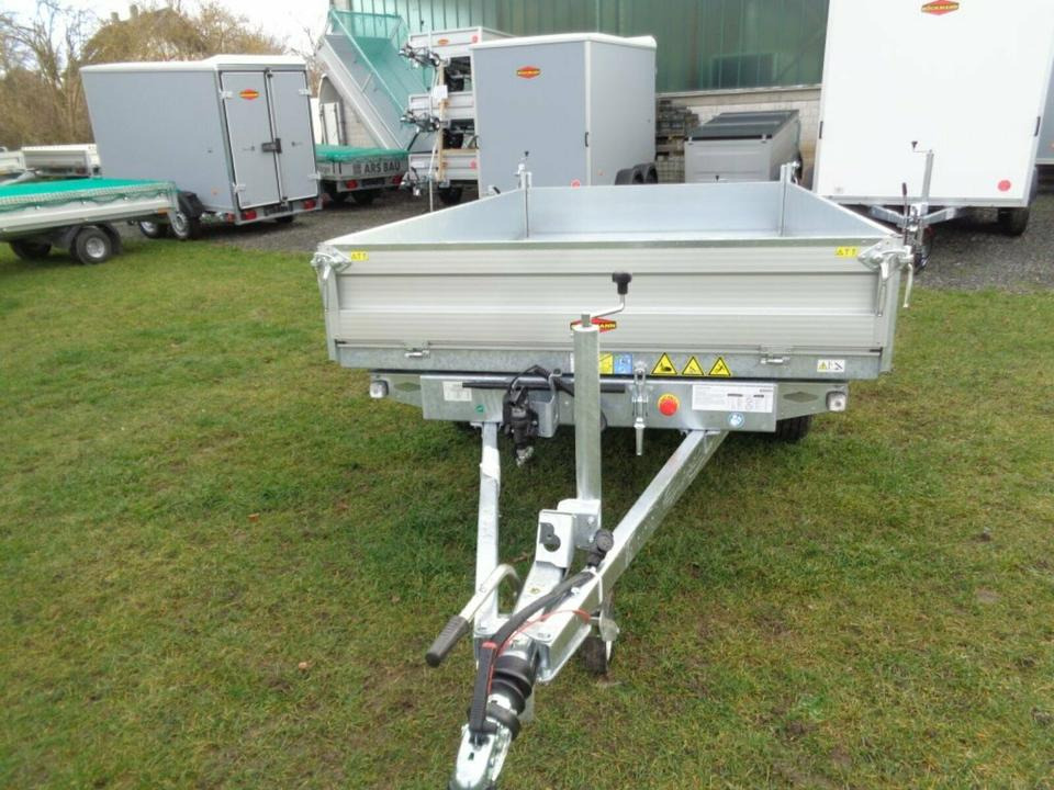 Böckmann PKW-Anhänger E-Pumpe Dreiseitenkipper 2,7 to Blechcover - Reboque basculante: foto 5 Böckmann PKW-Anhänger E-Pumpe Dreiseitenkipper 2,7 to Blechcover - Reboque basculante: foto 5