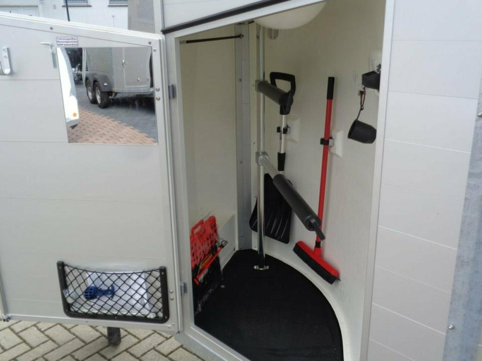 Böckmann Pferdeanhänger Champion R Sattelkammer Aluboden - Reboque para cavalos: foto 3 Böckmann Pferdeanhänger Champion R Sattelkammer Aluboden - Reboque para cavalos: foto 3