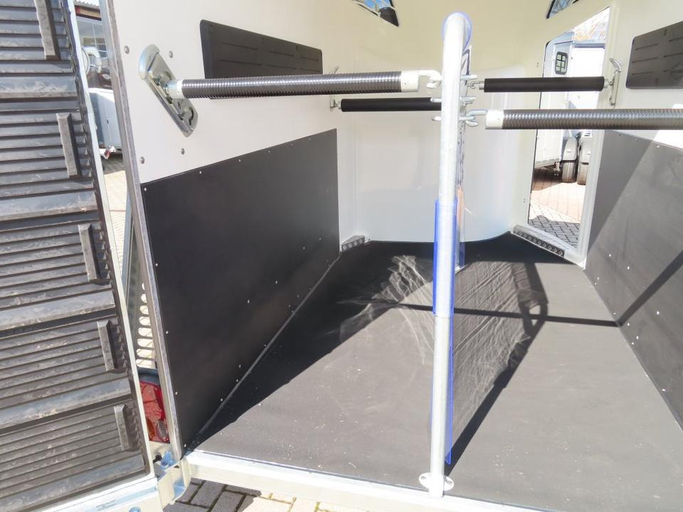 Böckmann Pferdeanhänger, Comfort, Flügeltür,100 km/h,Aluboden - Reboque para cavalos: foto 5 Böckmann Pferdeanhänger, Comfort, Flügeltür,100 km/h,Aluboden - Reboque para cavalos: foto 5