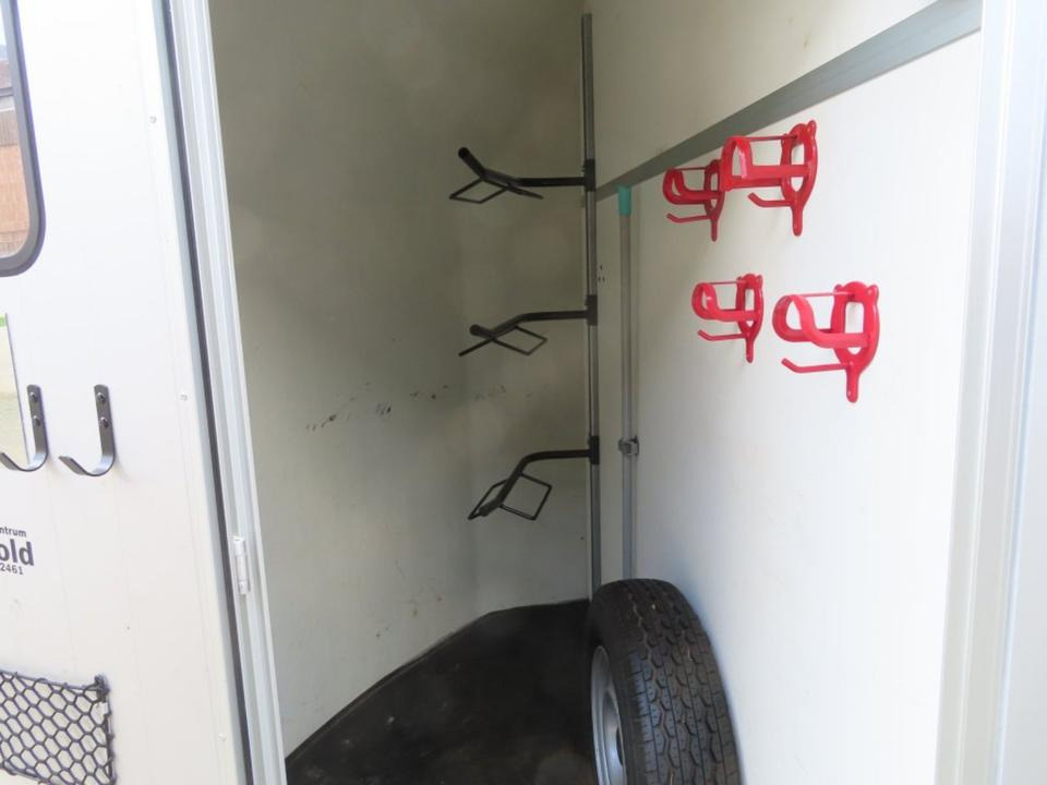 Cheval, Pferdeanhänger, Maxi 4,Schrägsteher, Tür/Rampe, 100 km/h - Reboque para cavalos: foto 3 Cheval, Pferdeanhänger, Maxi 4,Schrägsteher, Tür/Rampe, 100 km/h - Reboque para cavalos: foto 3