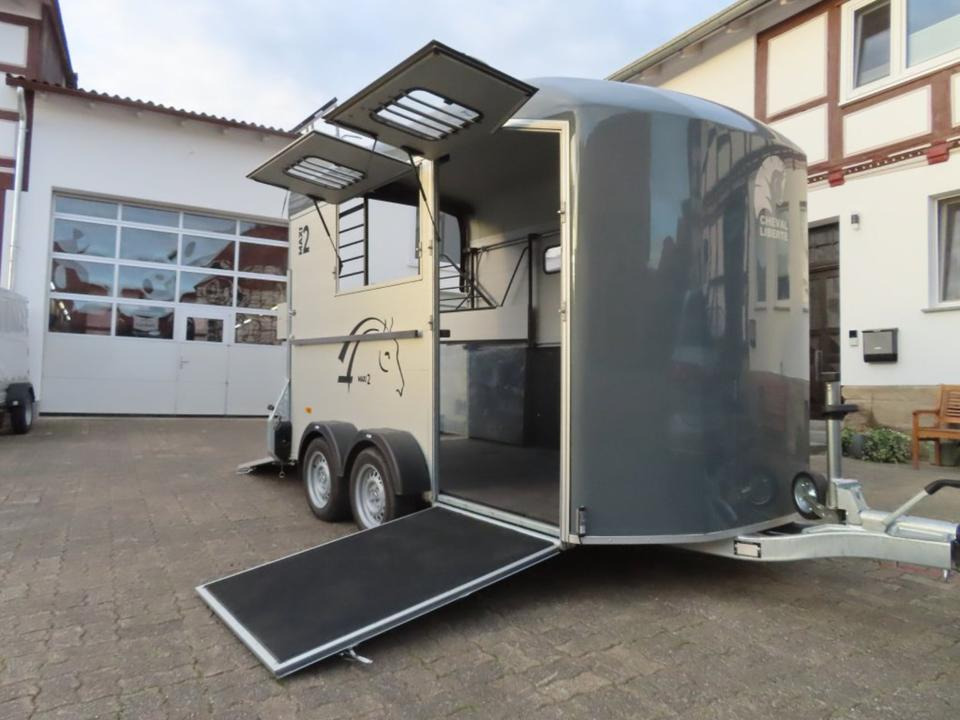 Pferdeanhänger Cheval Liberte MAXI 2 Sattelraum 100 km/h Kamera - Reboque para cavalos: foto 4 Pferdeanhänger Cheval Liberte MAXI 2 Sattelraum 100 km/h Kamera - Reboque para cavalos: foto 4