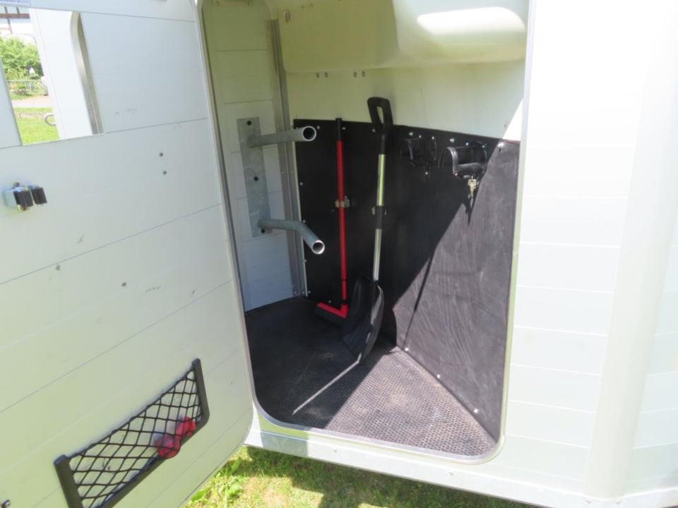 Pferdeanhänger Humbaur, Xanthos Aero, 100 km/h Sattelkammer - Reboque para cavalos: foto 3 Pferdeanhänger Humbaur, Xanthos Aero, 100 km/h Sattelkammer - Reboque para cavalos: foto 3