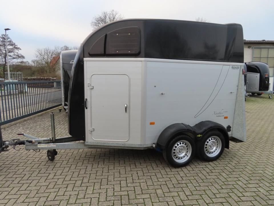 Pferdeanhänger Humbaur, Xanthos Aero, 100 km/h Sattelkammer - Reboque para cavalos: foto 2 Pferdeanhänger Humbaur, Xanthos Aero, 100 km/h Sattelkammer - Reboque para cavalos: foto 2