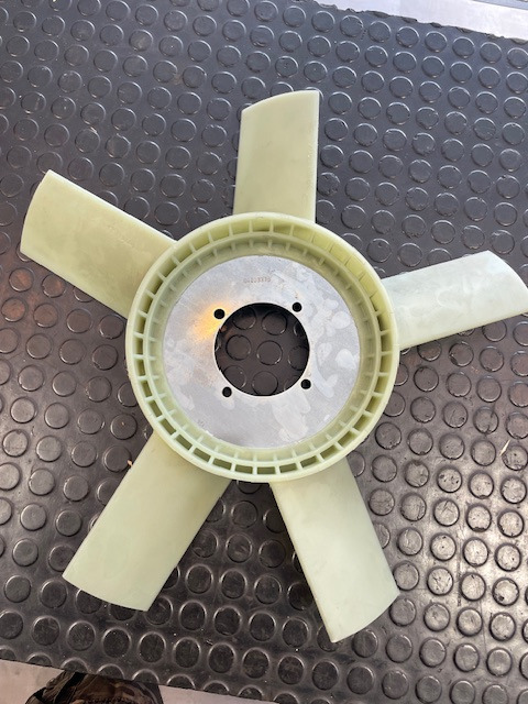 Deutz BF4M1013E/BF6M1013E 0420 3375 - Ventilador de Máquina de construção: foto 1 Deutz BF4M1013E/BF6M1013E 0420 3375 - Ventilador de Máquina de construção: foto 1