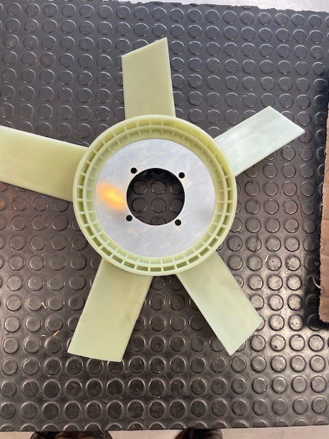 Deutz BF4M1013E/BF6M1013E 0420 3375 - Ventilador de Máquina de construção: foto 2 Deutz BF4M1013E/BF6M1013E 0420 3375 - Ventilador de Máquina de construção: foto 2