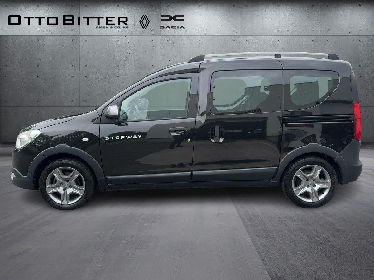 Dacia Dokker Stepway TCe130 ANHÄNGERKUPPLUNG/WINTERR - Furgão de passageiros: foto 2 Dacia Dokker Stepway TCe130 ANHÄNGERKUPPLUNG/WINTERR - Furgão de passageiros: foto 2