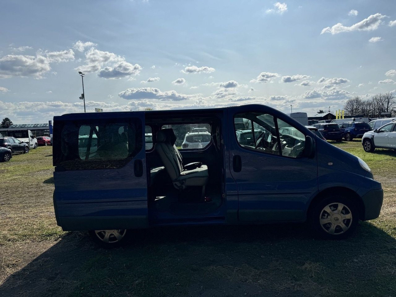 Renault Trafic Combi dCi90 L1H1 9-Sitzer - Furgão de passageiros: foto 5 Renault Trafic Combi dCi90 L1H1 9-Sitzer - Furgão de passageiros: foto 5