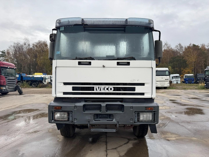 Iveco Eurotrakker 340 E 34 (GRAND PONT / LAMES / POMPE MANUELLE / BOITE MANUELLE / 12 ROUES) - Caminhão chassi: foto 2 Iveco Eurotrakker 340 E 34 (GRAND PONT / LAMES / POMPE MANUELLE / BOITE MANUELLE / 12 ROUES) - Caminhão chassi: foto 2