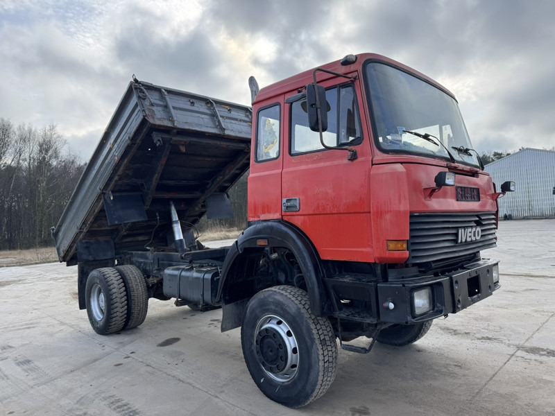 Iveco Magirus 180-23 (GRAND PONT / 4X4 / LAMES / POMPE MANUELLE) - Caminhão basculante: foto 3 Iveco Magirus 180-23 (GRAND PONT / 4X4 / LAMES / POMPE MANUELLE) - Caminhão basculante: foto 3