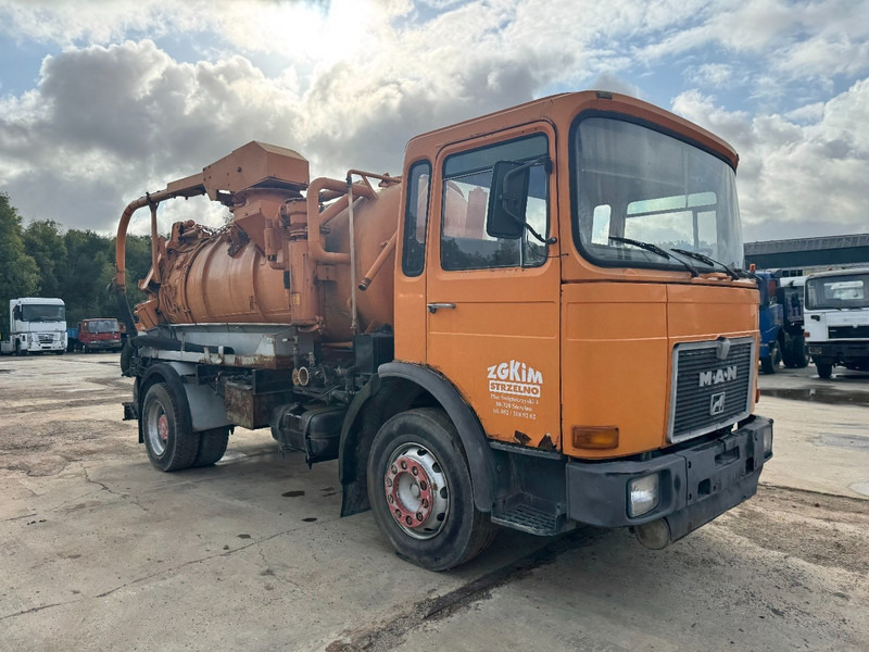 MAN 16.168 (8000L / BIG AXLE & STEEL SUSPENSION / GRAND PONT & SUSPENSION LAMES) - Caminhão limpa fossa: foto 3 MAN 16.168 (8000L / BIG AXLE & STEEL SUSPENSION / GRAND PONT & SUSPENSION LAMES) - Caminhão limpa fossa: foto 3